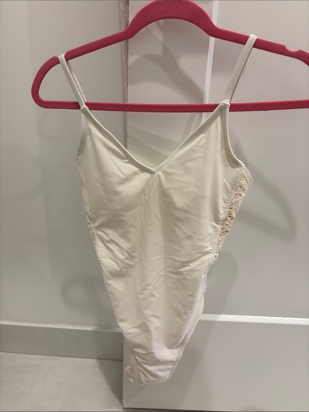 Never Worn: Shade & Shore Cream Scalloped-Edge One-Piece